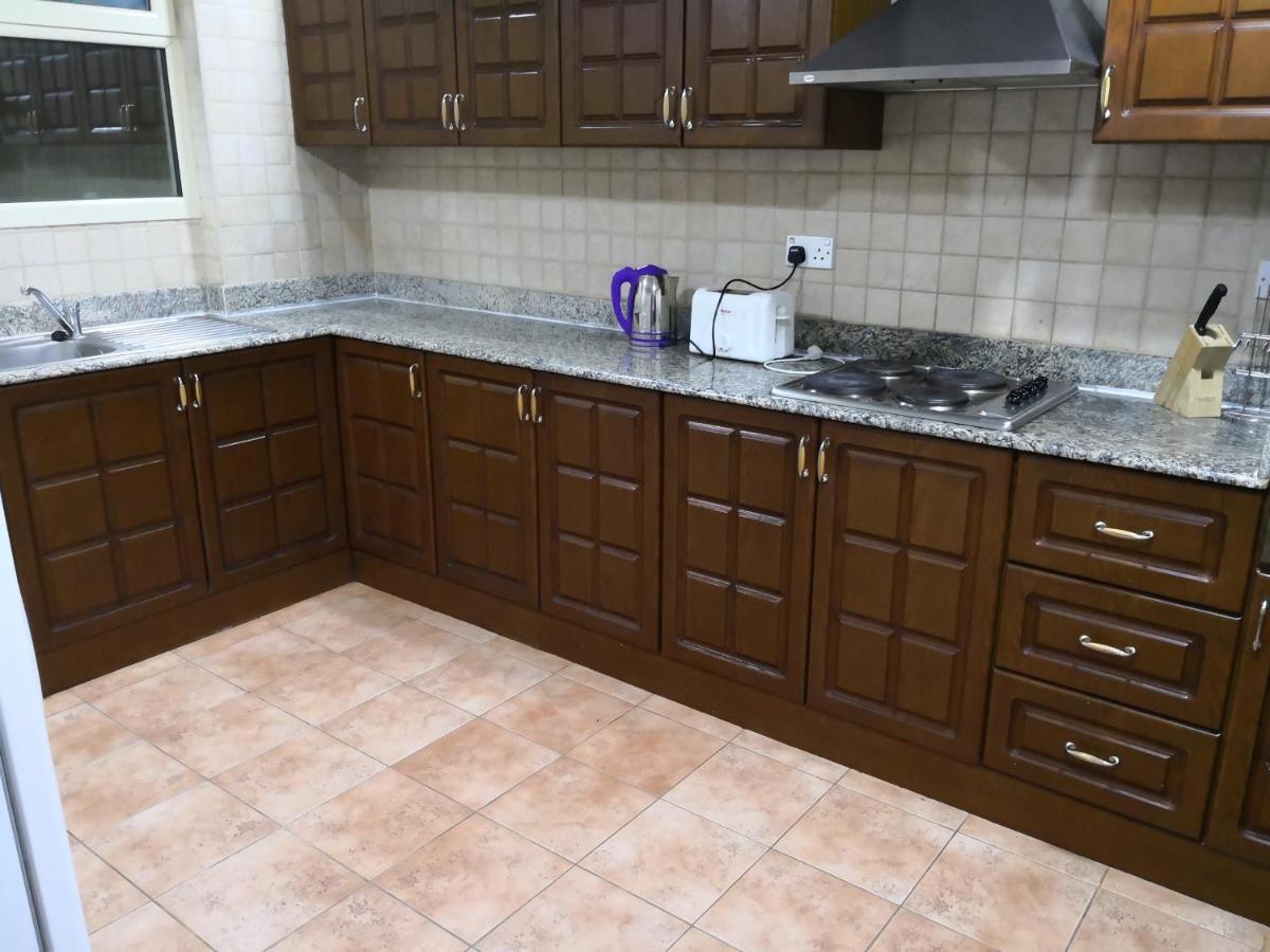 Appartamento Zubara Plaza II Al Manamah Esterno foto